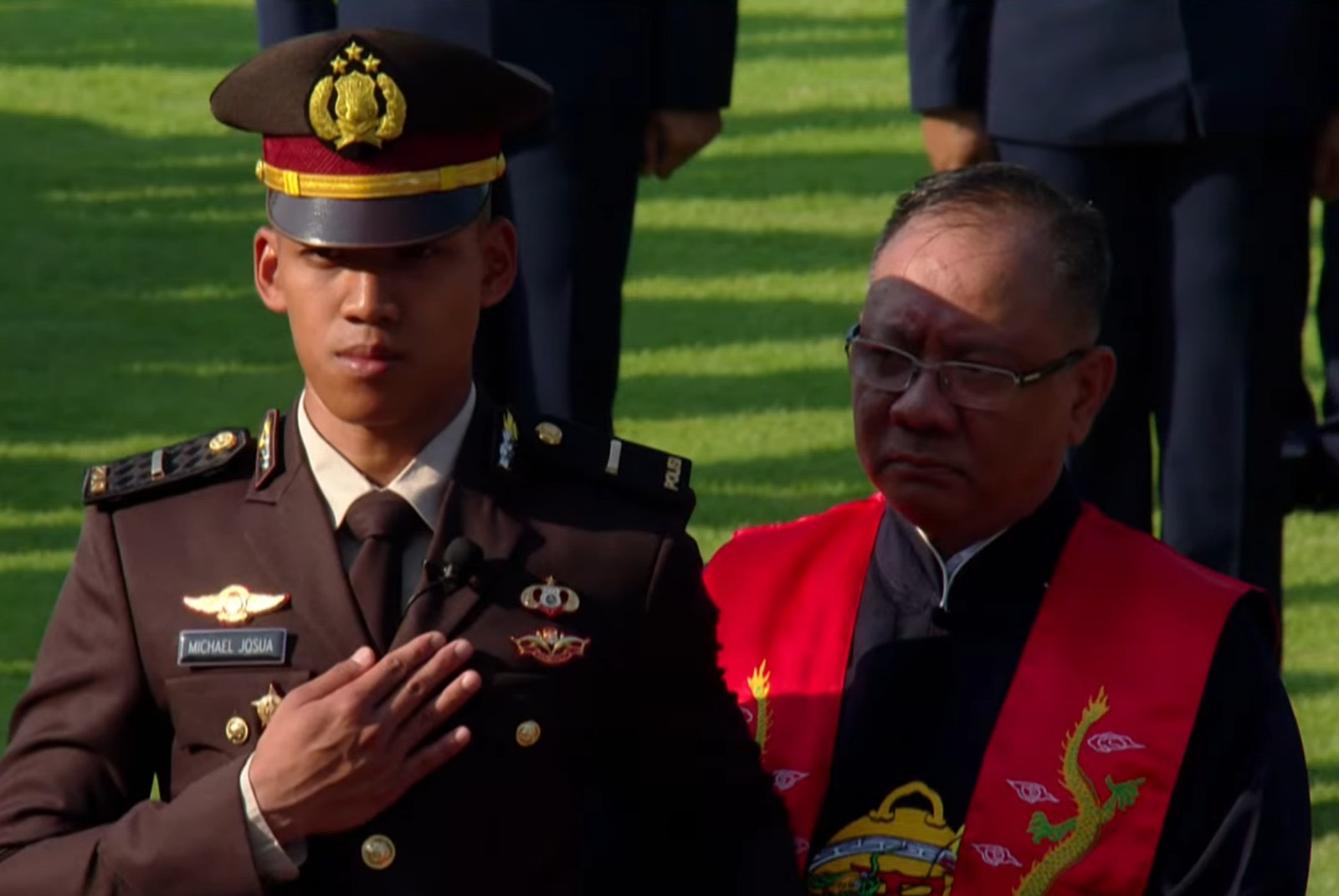 michael josua perwira remaja polri pertama dan satu satunya penganut konghucu yang dilantik presiden jokowi 76531