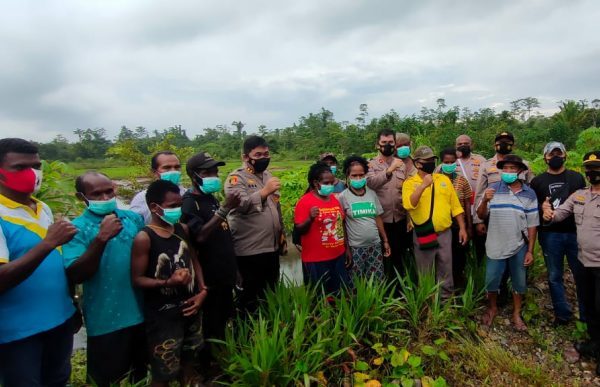 mimika sub regional police visits mulia kencana ready to transfer knowledge to farmers and ranchers 38670