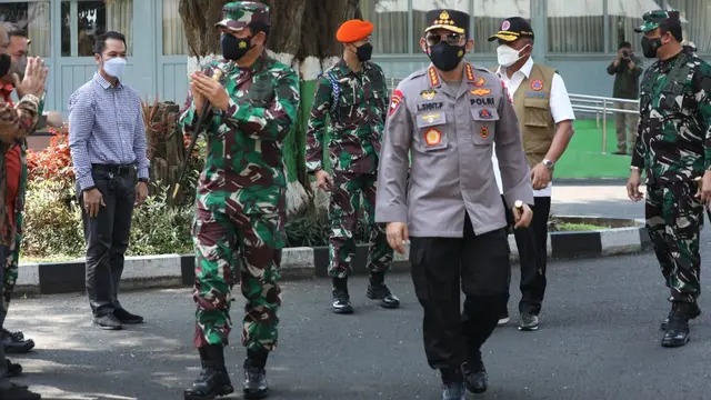 minister of health appreciated the synergic effort to suppress covid 19 between armed forces police and regional government in madiun 39358