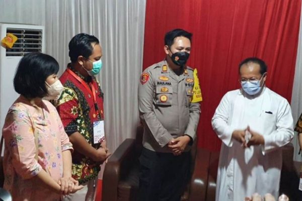 misa natal berakhir gereja katedral ucapkan terima kasih tni polri 7976