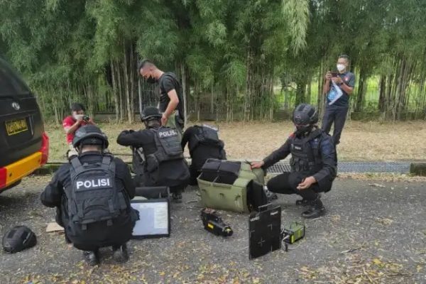 mobile brigade of west java regional police simulate bombing terror handling in coal power plant of sukabumi 43406