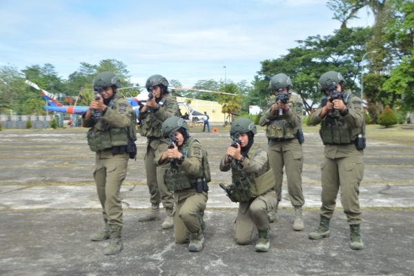 mobile brigade sends 6 police woman to keep papua safe from kkb 38673