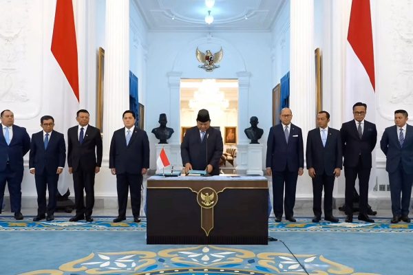 momen prabowo ucapkan bismillah sebelum tandatangani keppres dewas dan badan pelaksana danantara 84595