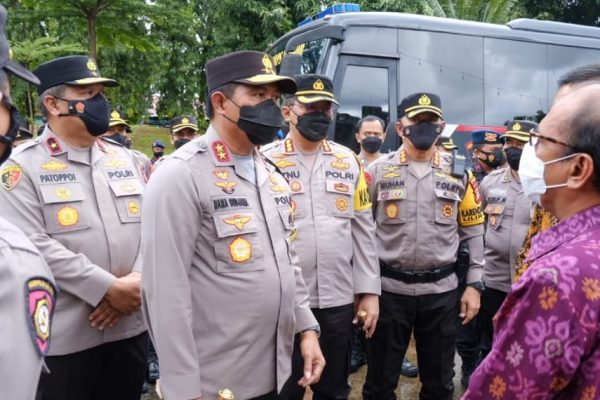 monitoring christmas worship in makassar south sulawesi police chief appreciates the implementation of covid 19 health protocol in the church 44630