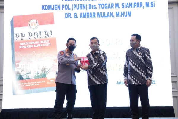 national police chief the book truly bhayangkara never ending serving nation reflects the national police to be better 44486