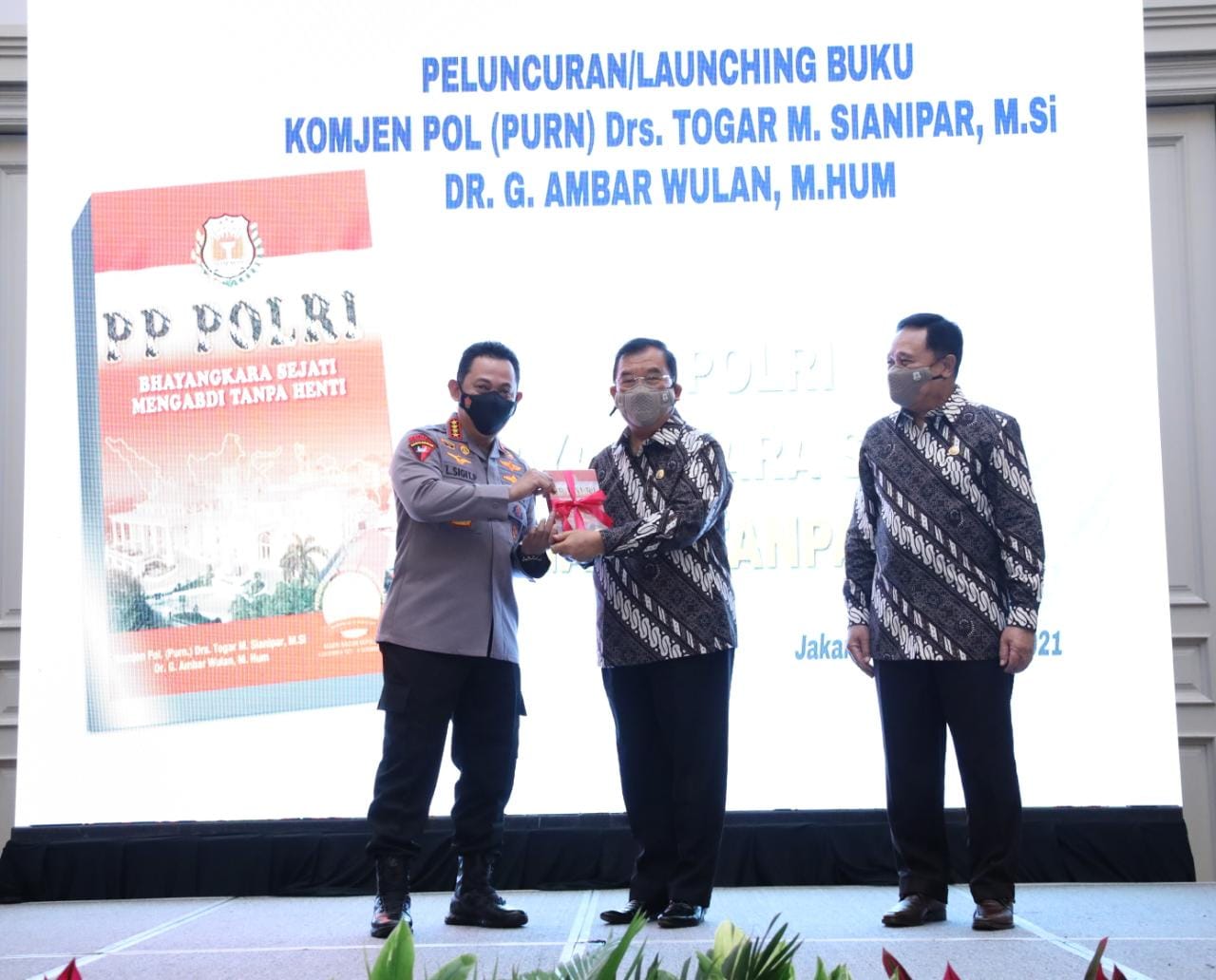 national police chief the book truly bhayangkara never ending serving nation reflects the national police to be better 44486