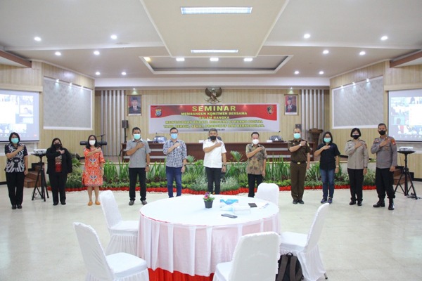 north sulawesi regional police holds seminar on developing an ethical culture in the digital room 42618