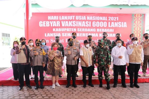 north sumatra regional police chief and i bb commander attend mass vaccination of 6000 elderly in serdang bedagai 28651