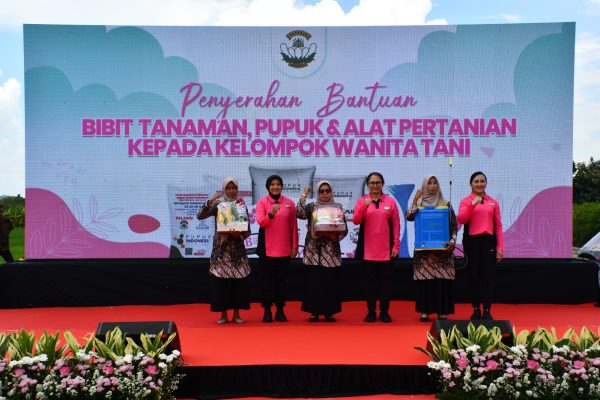 ny juliati sigit prabowo lakukan peletakan batu pertama pembangunan smp kemala bhayangkari tanda komitmen pendidikan 84642