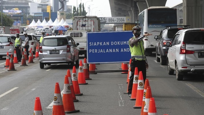 on the first day of eid the police turned 896 vehicles around at the west cikarang toll gate 28392