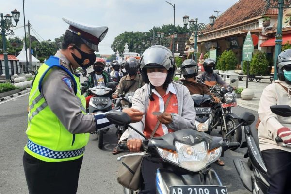oprasi keselamatan progo 2022 dilakukan polda diy dan memberikan edukasi untuk pengendara 21183