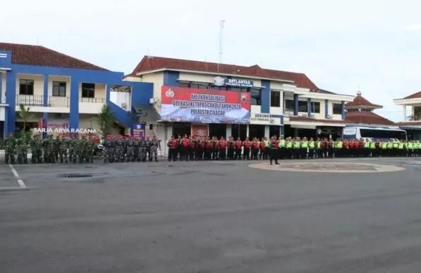 ops ketupat candi 2024 berakhir polresta cilacap gelar apel konsolidasi 72734