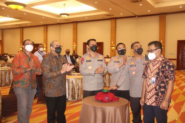 optimalkan pelayanan kapolda banten launching aplikasi pendekar banten 18327