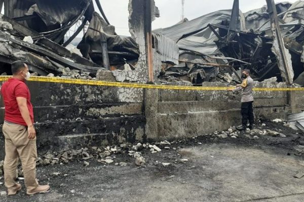pabrik plastik di jalan pati kudus terbakar polda jateng usut penyebab kebakaran 23357
