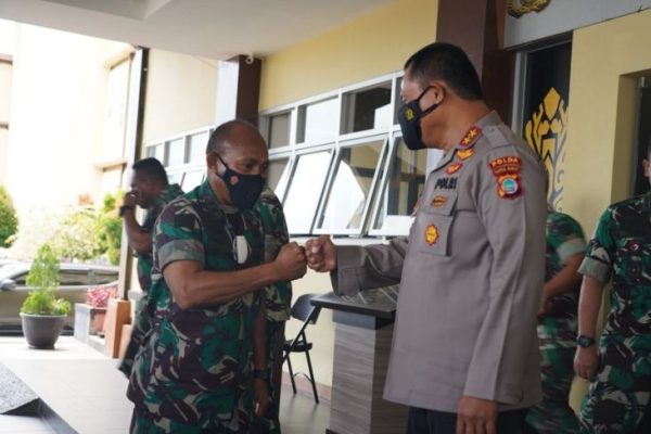 pangdam kasuari datangi kapolda papua barat guna bangun sinergi 23328