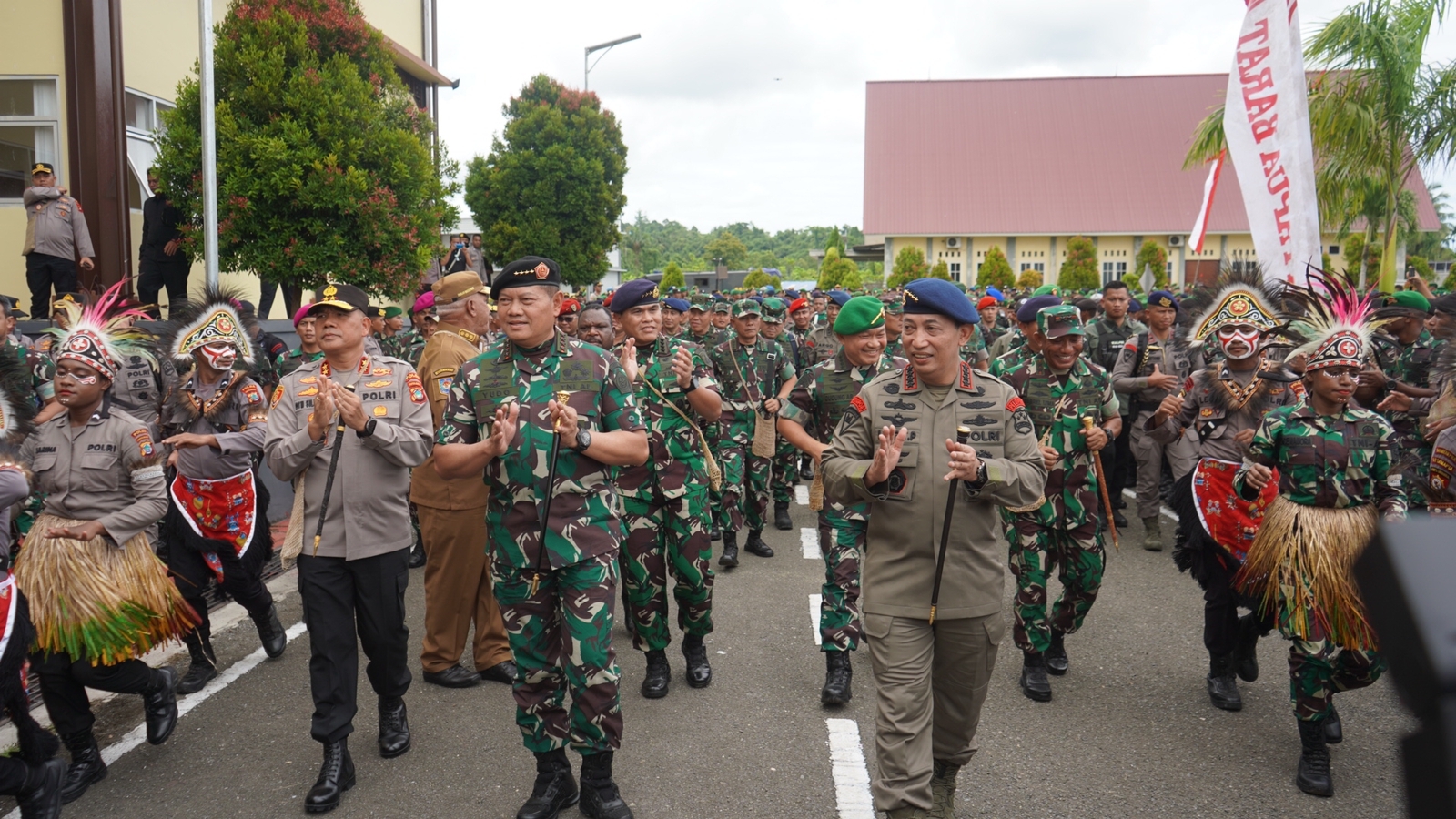 panglima tni dan kapolri agendakan tatap muka terbuka bersama tokoh masyarakat agama mahasiswa dan ormas 53199