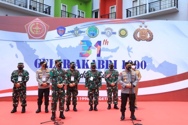 panglima tni dan kapolri hadiri vaksinasi dan baksos akabri 1990 24757