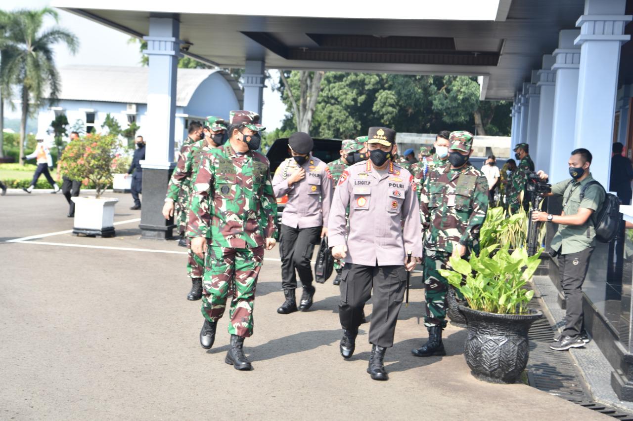 panglima tni dan kapolri tinjau vaksinasi covid 19 di semarang 30830