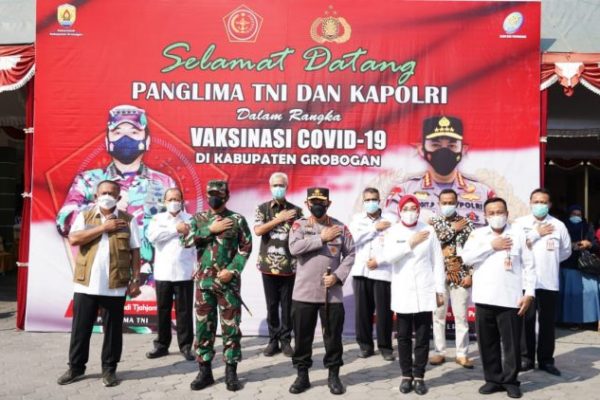panglima tni kapolri bersama kepala bnpb tinjau pelaksanaan vaksinasi di grobogan 28765