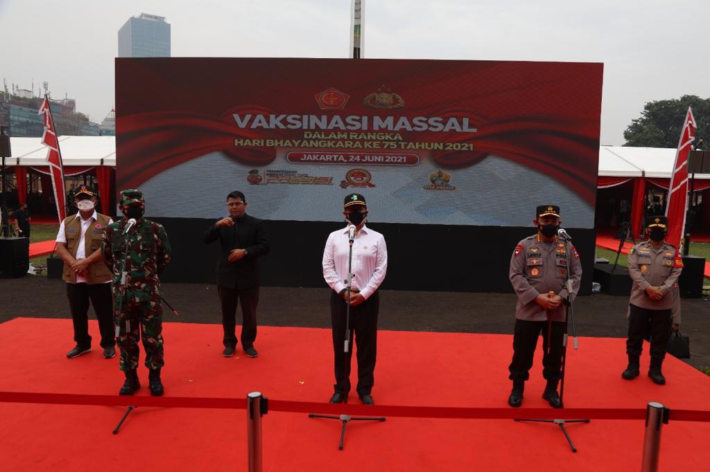 panglima tni kapolri dan menkes tinjau pelaksanaan vaksinasi massal jelang hut bhayangkara 29016