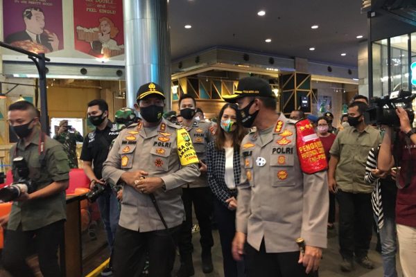 pantau penerapan protokol kesehatan kapolda metro jaya tinjau beberapa mall di jakarta 36419