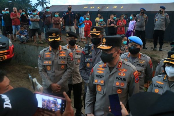 pasca gempa di pasbar dan pasaman kapolda sumbar tim trauma healing sudah mulai berjalan 21126