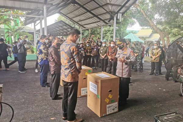 pastikan berjalan maksimal kapolri dan panglima tni tinjau fasilitas isolasi terintegrasi di sulsel 26699