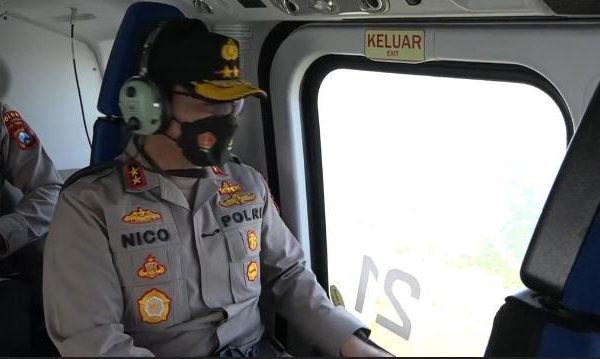 pastikan evakuasi berjalan lancar kapolda jatim lakukan pantauan udara untuk menganalisa jalur turunan lahar gunung semeru 25342