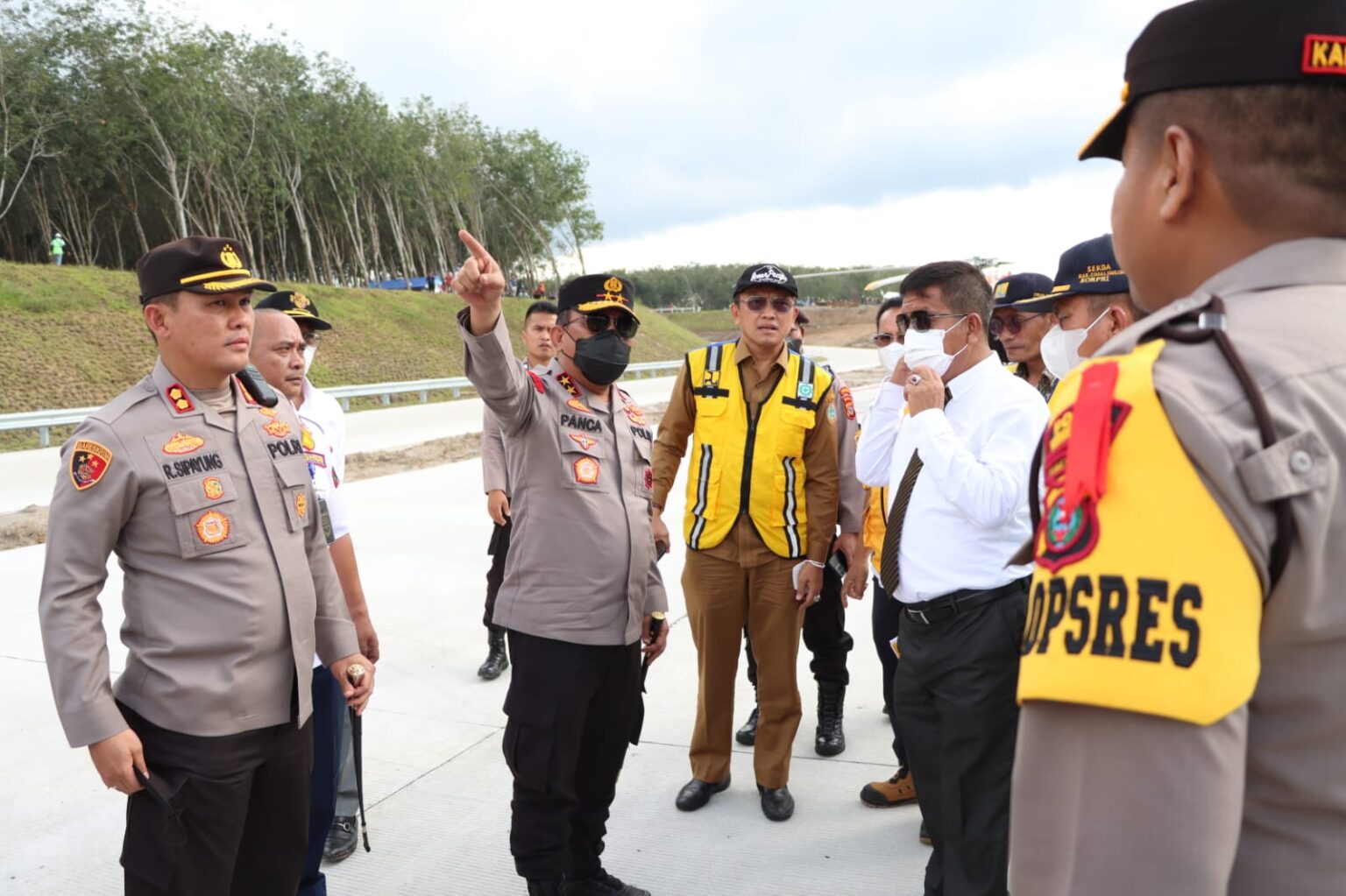 pastikan keamanan jelang nataru kapolda sumut cek simulasi alih arus tol tebing tinggi indrapura dan tol sinaksak dolok merawan 52639