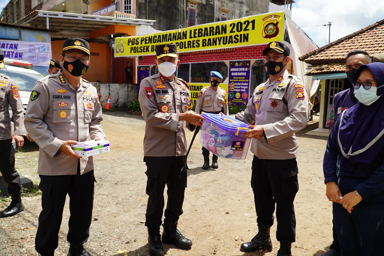 pastikan kesiapan personel yang bertugas kapolda sumsel tinjau pos pengamanan operasi ketupat musi 2021 28415