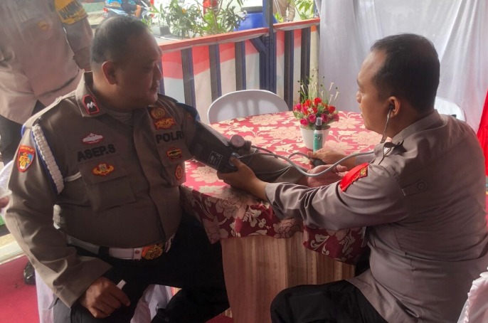 pastikan kondisi fit dokkes polres ciamis cek kesehatan personel pos pam ops lilin lodaya 2022 52768
