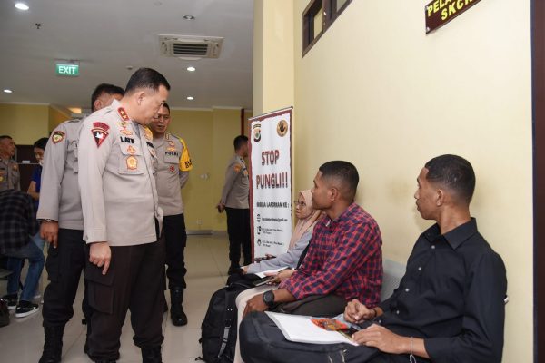 pastikan masyarakat puas kapolda maluku pantau pelayanan skck 72756