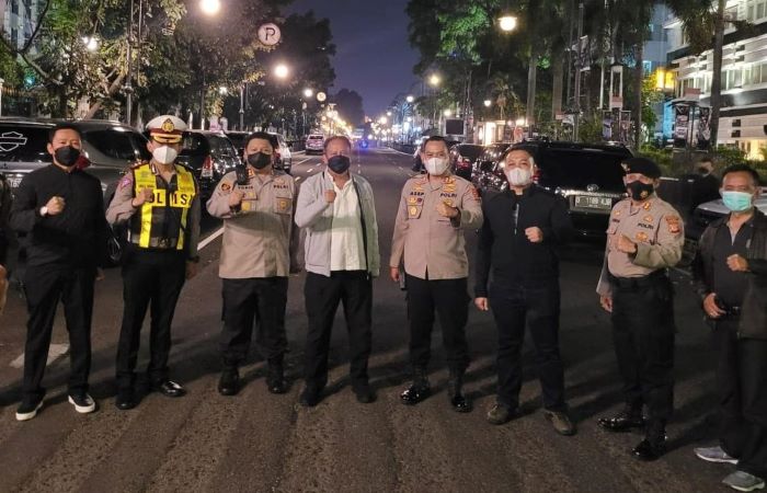 pastikan ppkm level 3 berjalan aman dan kondusif kapolda jabar tinjau langsung penutupan jalan di kota bandung 23369