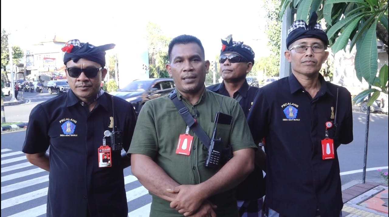 pecalang apresiasi pengamanan polri atas suksesnya ktt iaf di bali 78395
