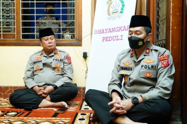 peduli anak yatim polda jabar berikan santunan dan tali asih serta silaturahmi di panti asuhan kuncup harapan muhammadiyah 45910