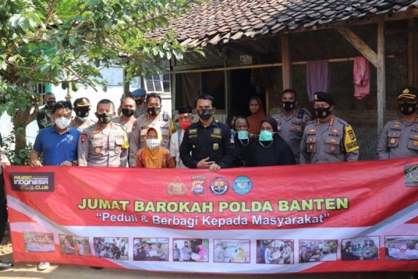 peduli covid 19 kapolda banten bagikan paket sembako kepada masyarakat 34885