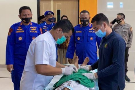 peduli masyarakat saat pandemi covid 19 ditpolairud polda babel gelar baksos khitanan massal 17951