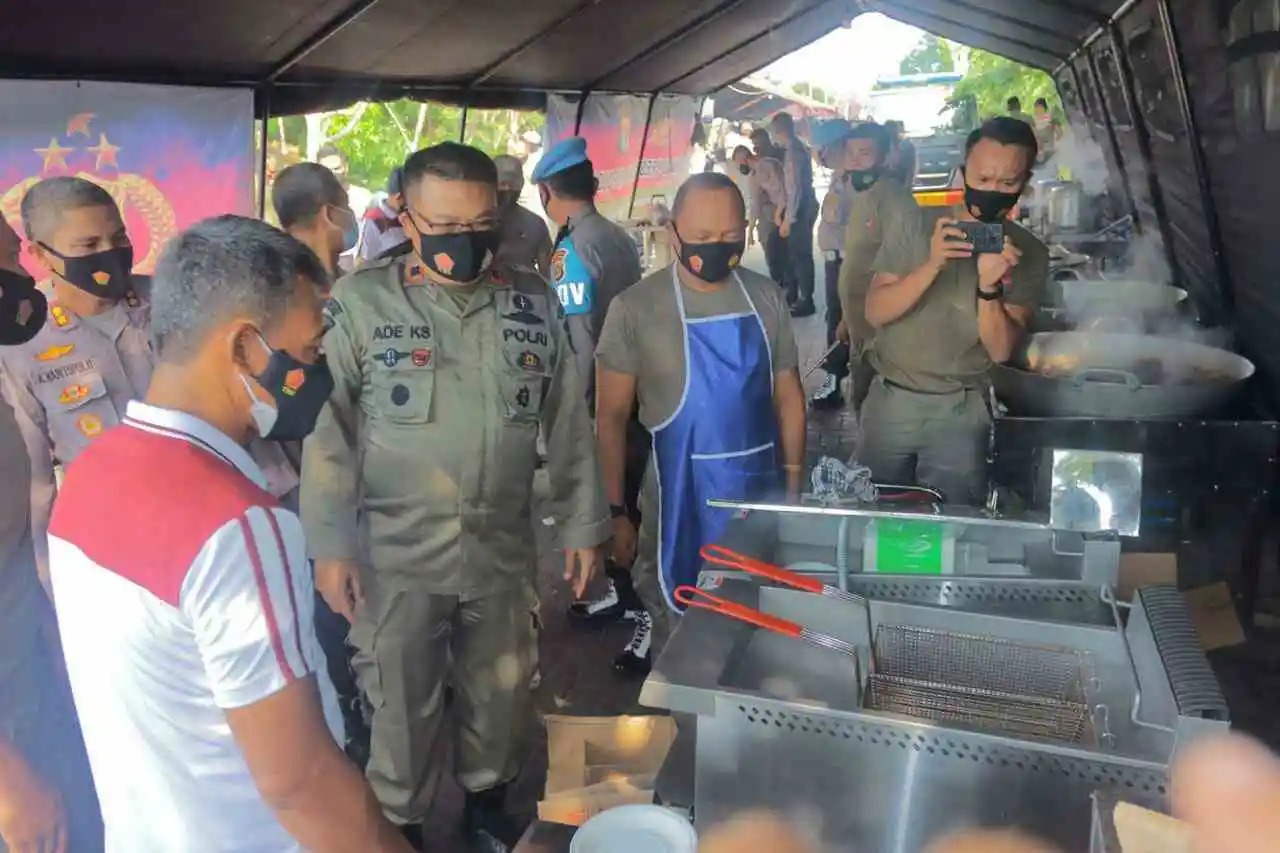 peduli masyarakat terdampak covid 19 wakapolda tinjau dapur umum gerdu limas polda lampung 26966