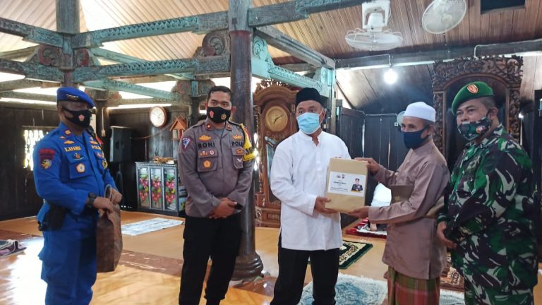 peduli warisan sejarah kapolda kalteng berikan bantuan perawatan astana alnursari dan masjid kyai gede 32491