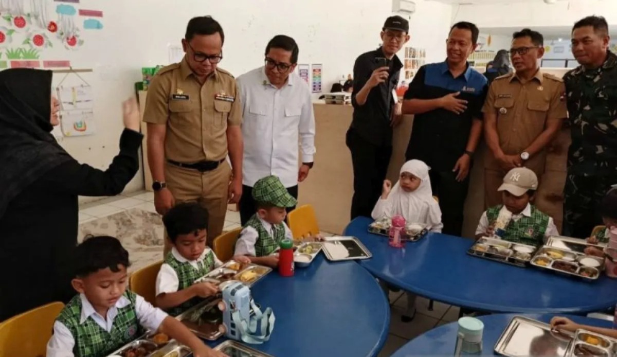 pelaksanaan perdana program makan bergizi gratis di sekolah temukan sejumlah catatan 82732