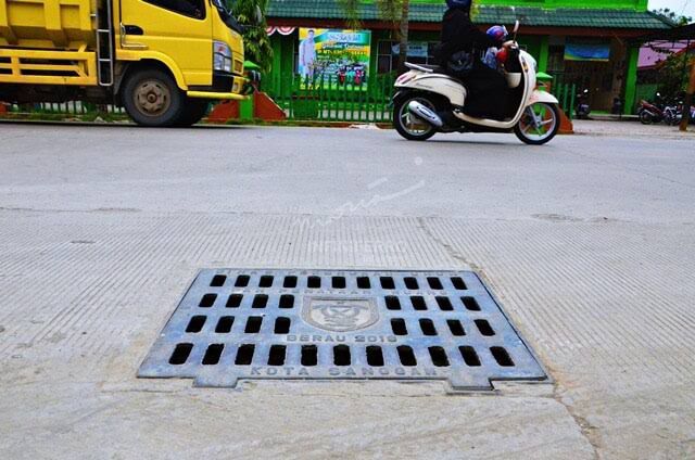 pelaku pencurian besi penutup drainase di kota kupang berhasil diamankan polda ntt 63214