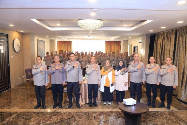 pelatihan public speaking selesai polisi kesiapan hadapi krisis 58351