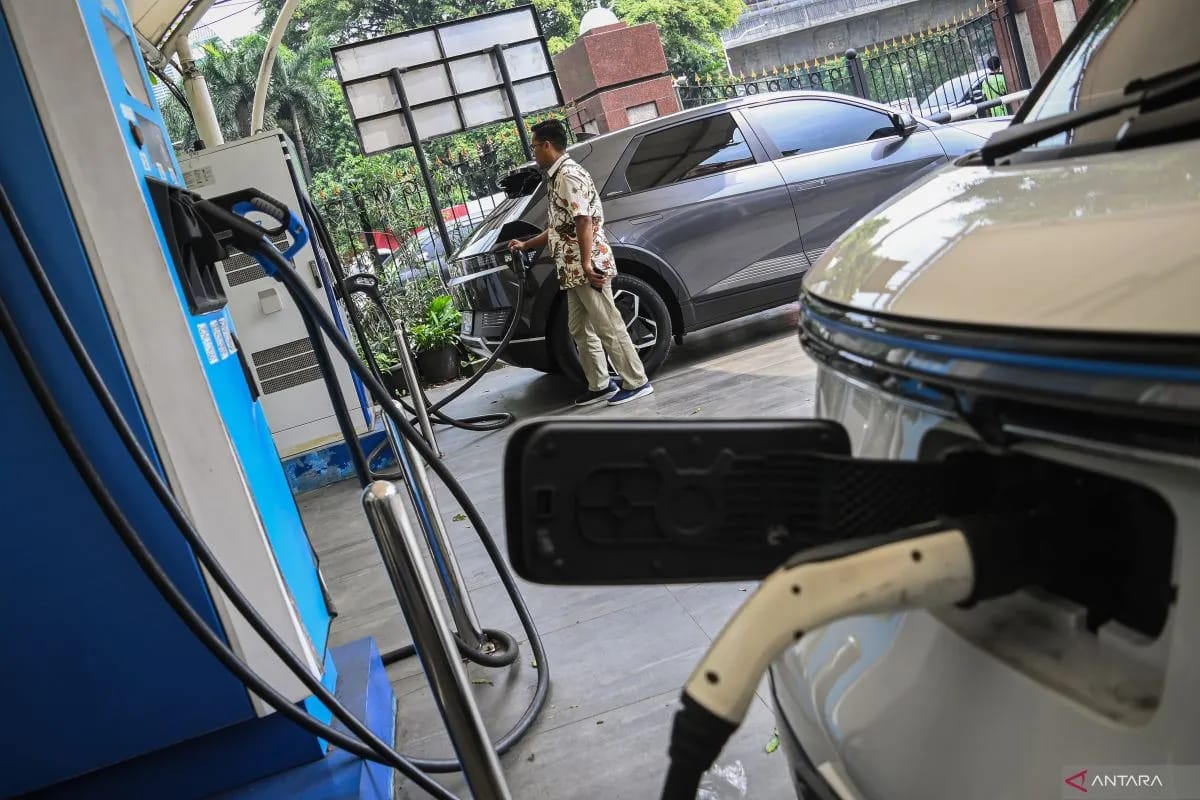 pemerintah dukung investasi pengembangan kendaraan listrik beserta infrastruktur 77872