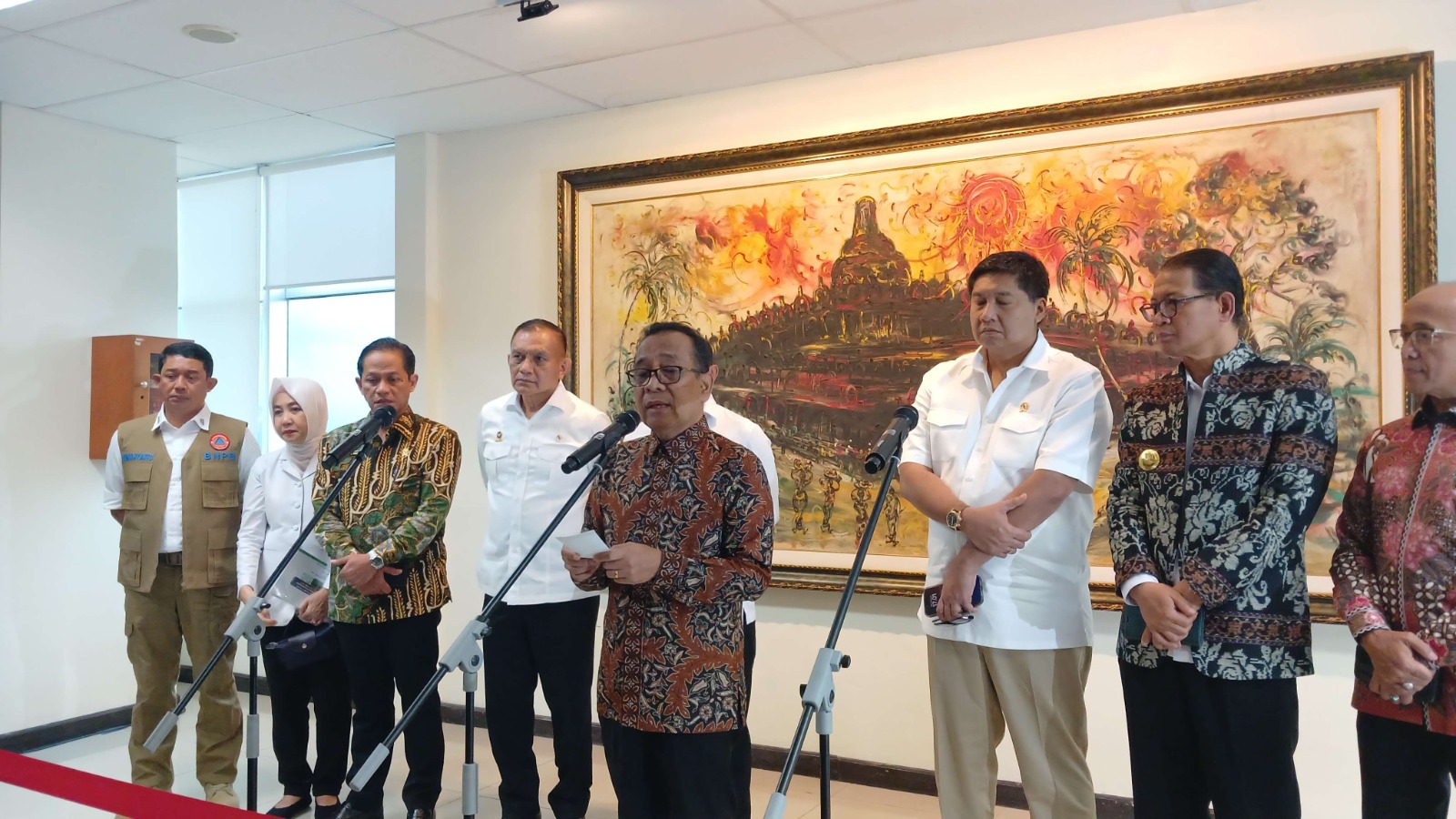 pemerintah gelar rapat tingkat menteri terkait penanganan korban erupsi lewotobi 81134