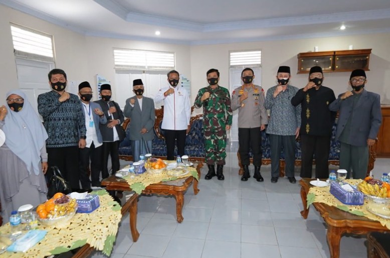 penanganan pandemi covid 19 kapolri dan panglima tni turut gandeng pimpinan ponpes di sulsel 34702