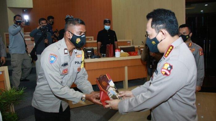 pengabdian tanpa batas dua personel polda bali diganjar penghargaan oleh kapolri 30459