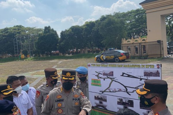 pengamanan unjuk rasa masa buruh di kp3b karoops polda banten berikan arahan kepada personel 22727