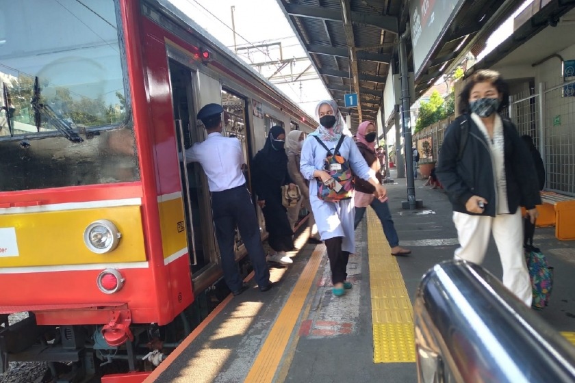 penumpang krl tetap diwajibkan pakai masker 59460