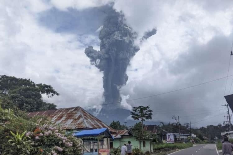 penuturan petugas pos pengamatan saat erupsi gunung marapi sumbar 67092