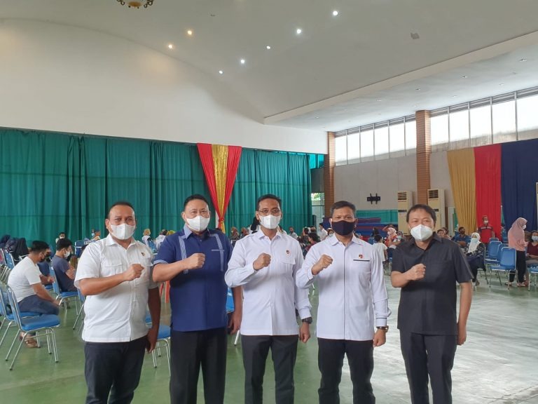 percepat herd immunity ditreskrimum dan ditreskrimsus polda sumbar gelar vaksinasi massal 16464